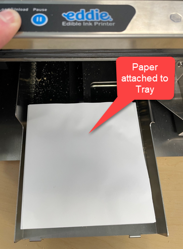 1. Papier auf dem Tray befestigen